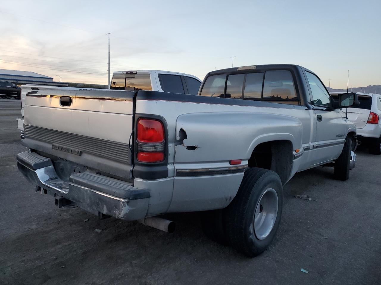 Image 3 of 1994 DODGE RAM 3500  1994 with VIN 1B7MC36W8RS664294