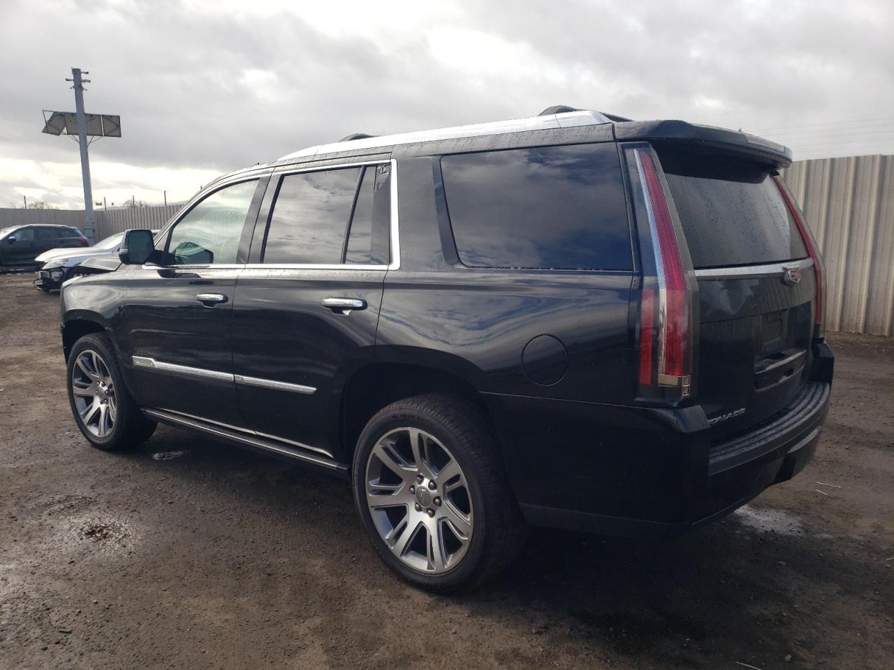 Изображение 2 Cadillac Escalade Premium 2015 с VIN 1GYS4NKJ8FR551582