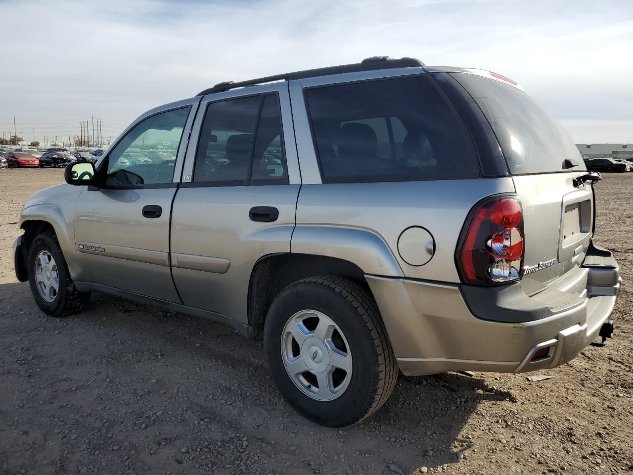 Image 2 of 2002 CHEVROLET TRAILBLAZER  2002 with VIN 1GNDT13S722281062
