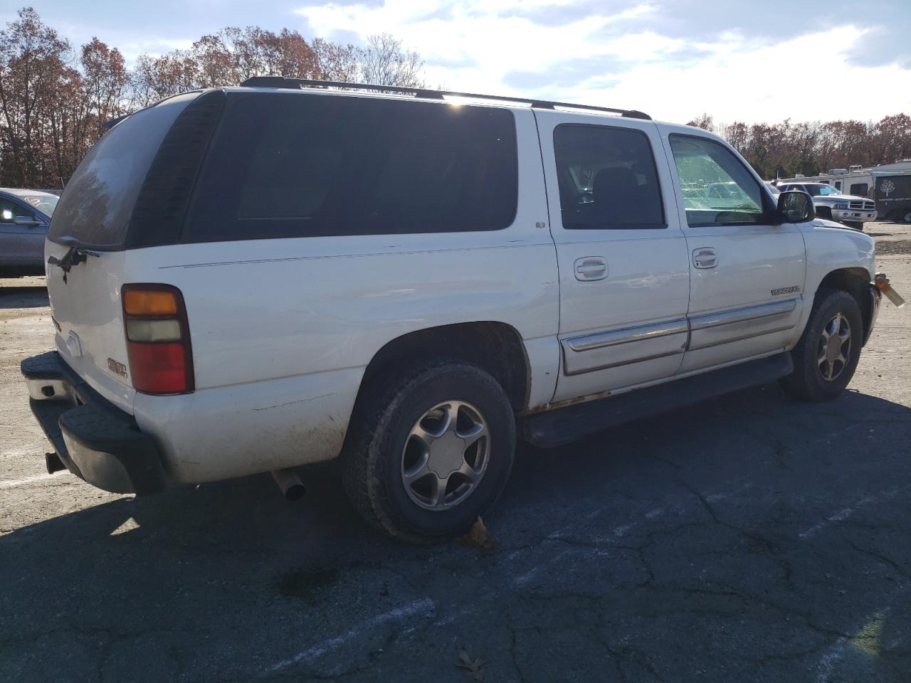 Image 3 of 2003 GMC YUKON XL K1500 2003 with VIN 1GKFK16Z43J244821