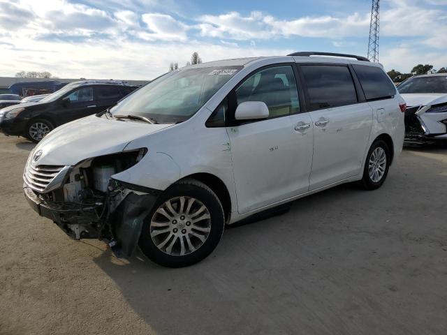 2015 TOYOTA SIENNA XLE 2015 image