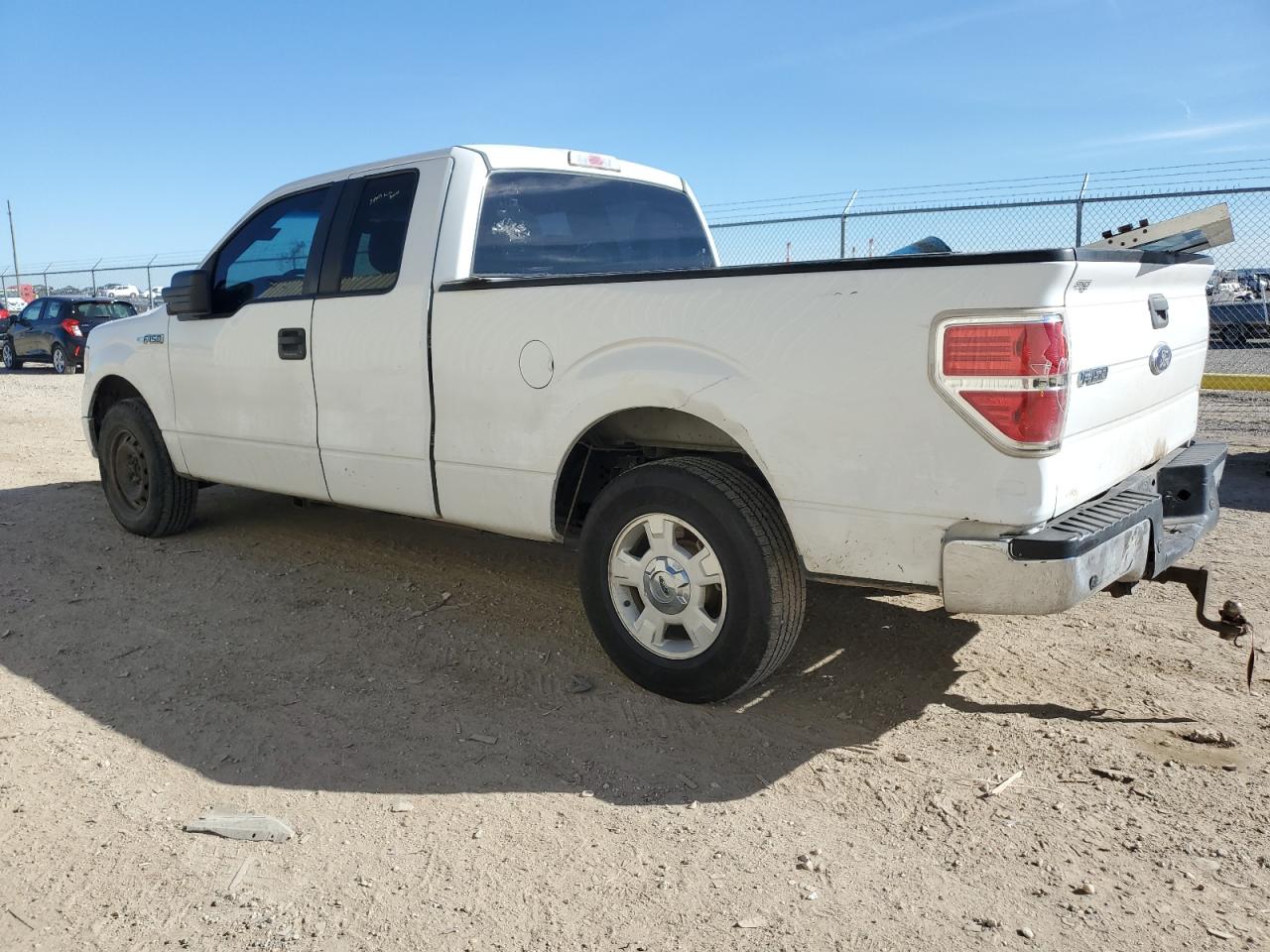 Image 2 of 2014 FORD F150 SUPER CAB 2014 with VIN 1FTFX1CF6EFC51881