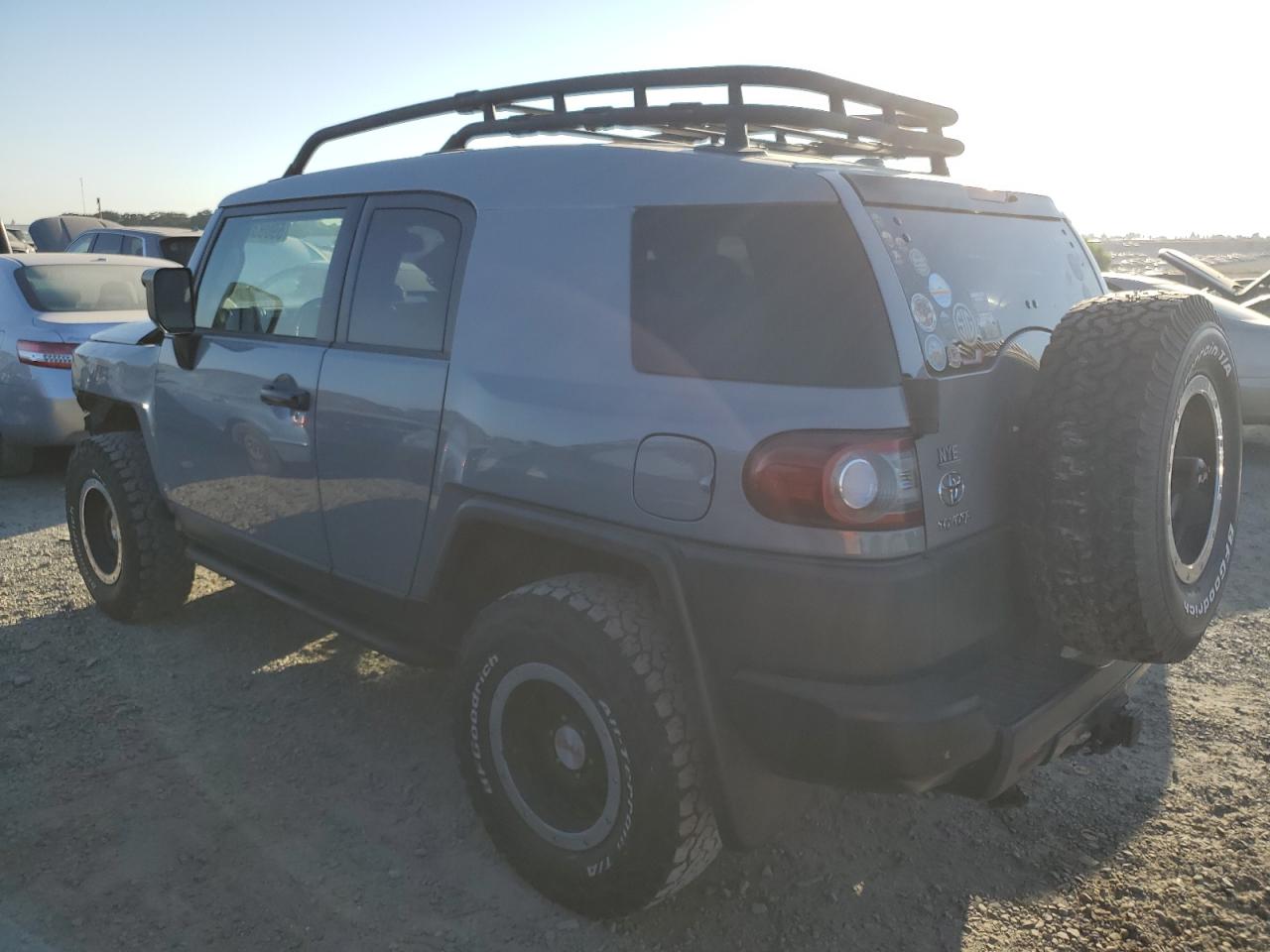 Изображение 2 2013 TOYOTA FJ CRUISER  2013 с VIN JTEBU4BF1DK163672