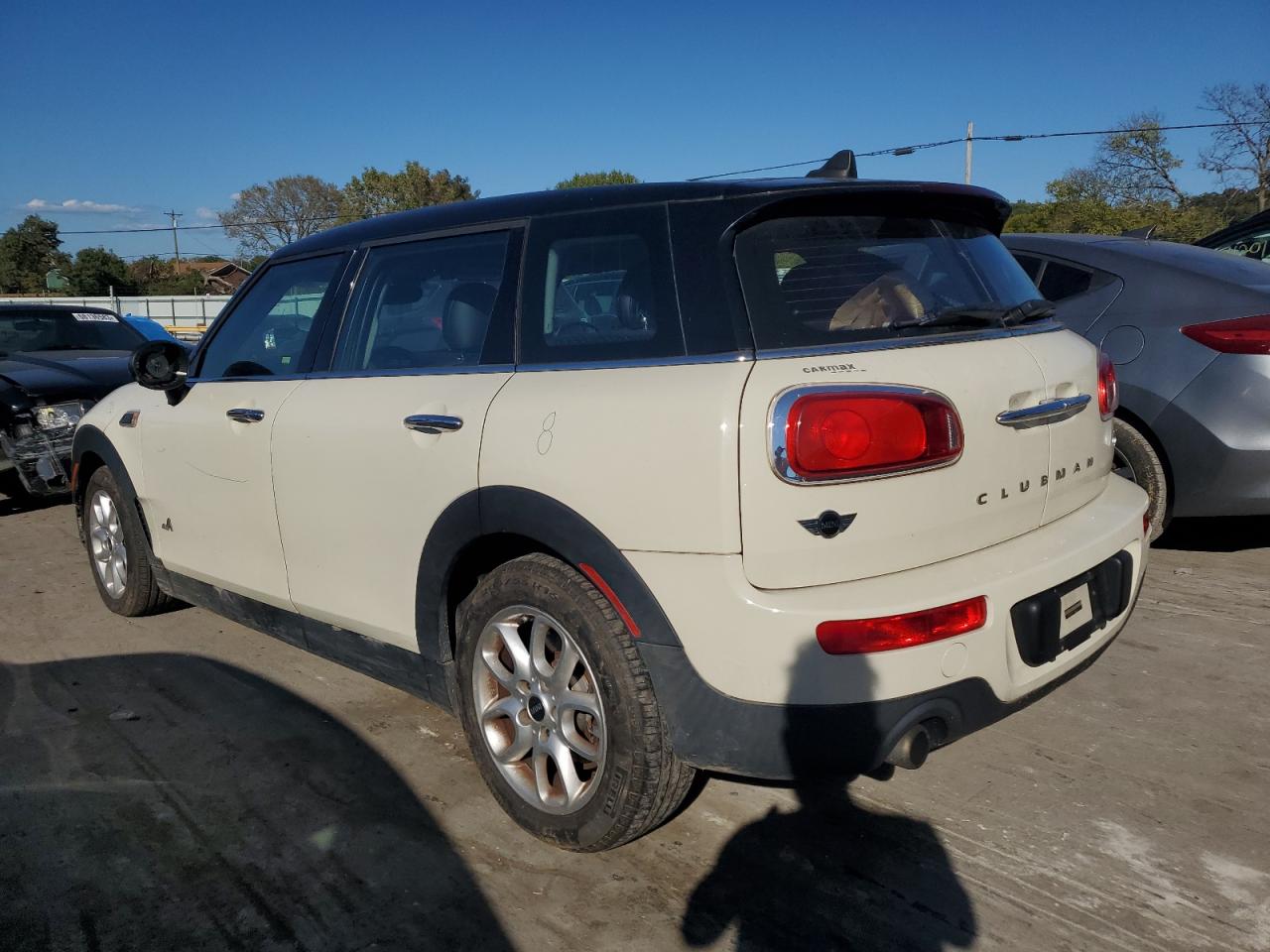 Obraz 2 z 2017 MINI COOPER CLUBMAN ALL4 2017 z VIN WMWLU1C55H2F27112