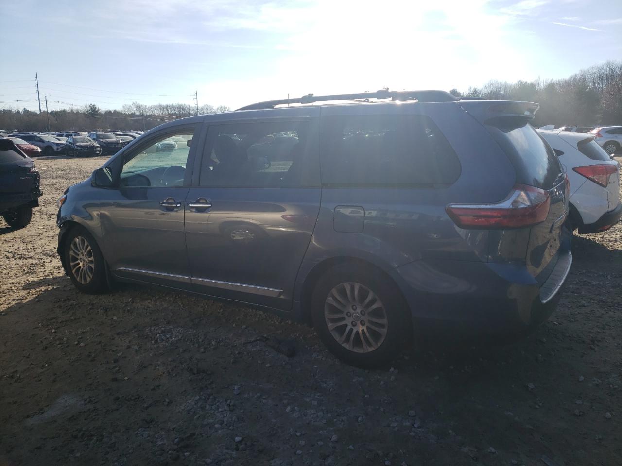 Obraz 2 z 2015 TOYOTA SIENNA XLE 2015 z VIN 5TDYK3DCXFS658966