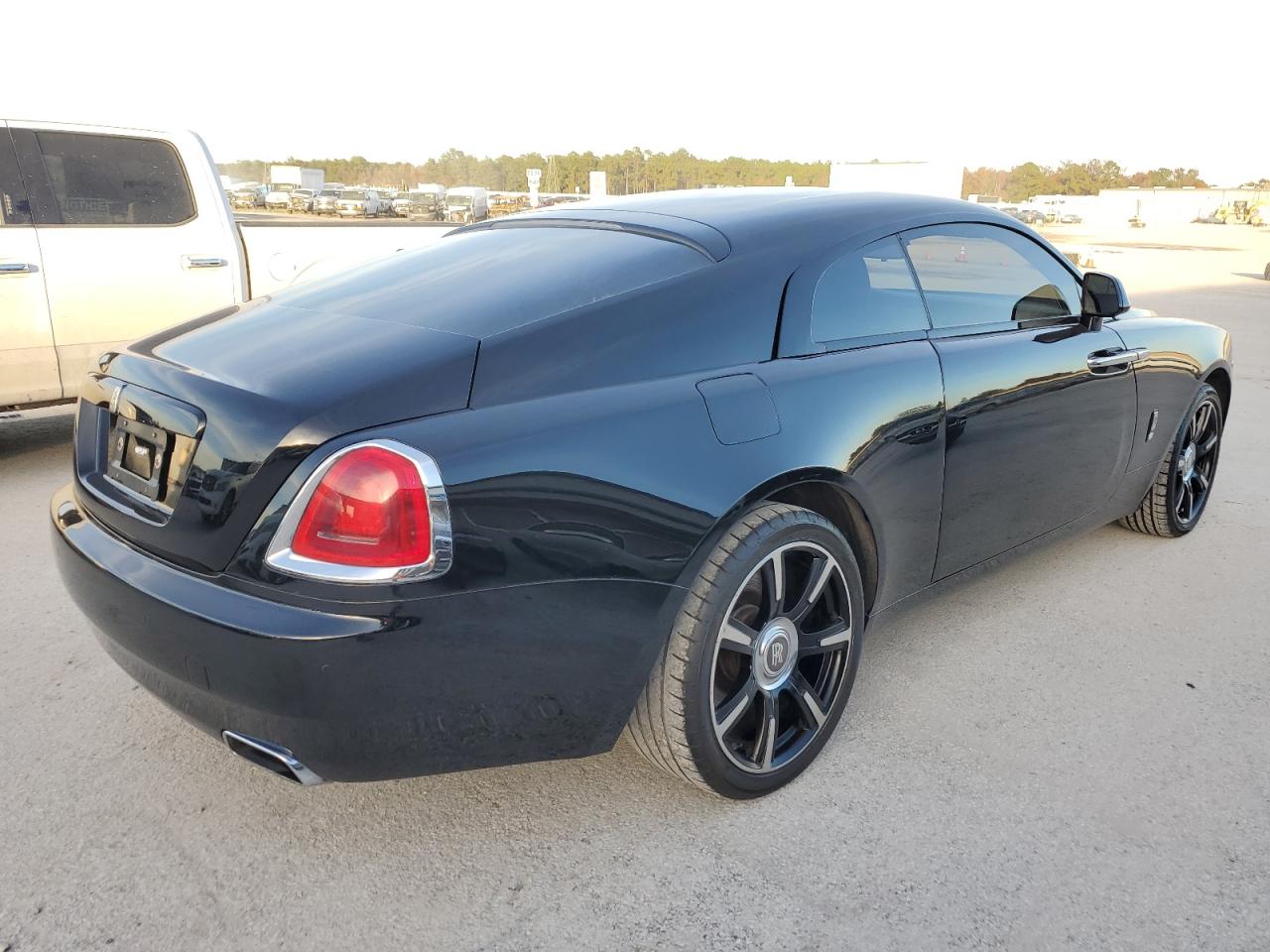 Image 3 of Rolls-Royce Wraith 2016 with VIN SCA665C54GUX86215