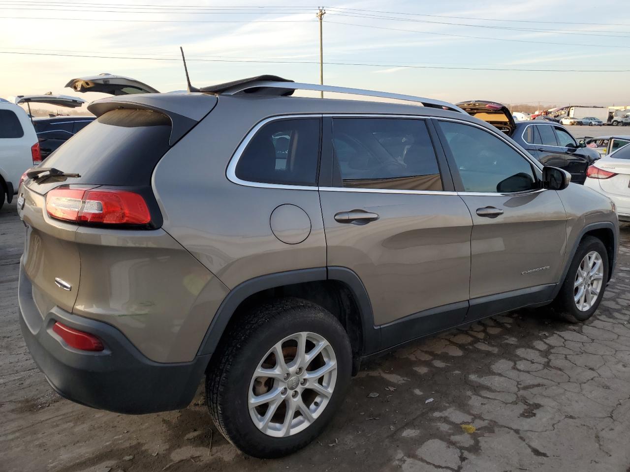 Obraz 3 z 2017 JEEP CHEROKEE LATITUDE 2017 z VIN 1C4PJLCB5HW535781