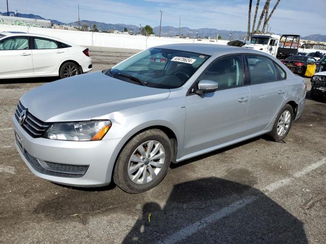 Obraz 1 z 2015 VOLKSWAGEN PASSAT S 2015 z VIN 1VWAT7A35FC049986