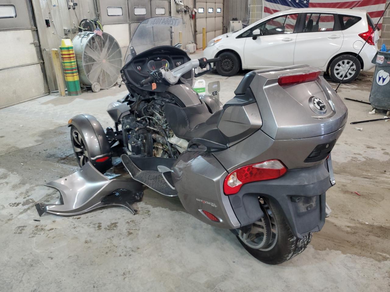 Image 3 of Can-Am Spyder Roadster Rts 2011 with VIN 2BXJBWC13BV001889