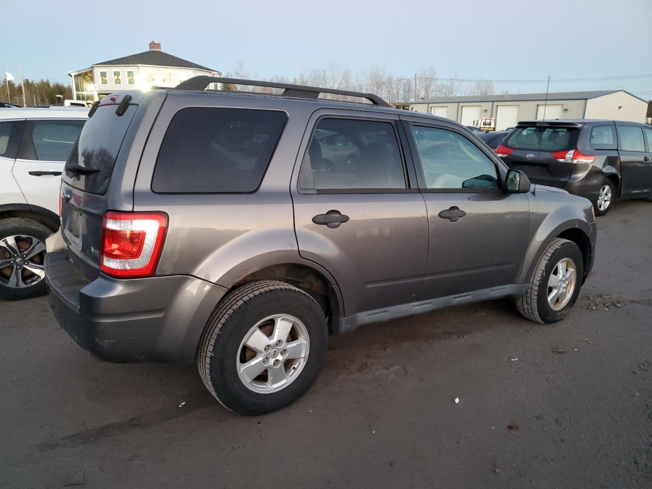 Obraz 3 z 2010 FORD ESCAPE XLT 2010 z VIN 1FMCU9DG5AKD21076