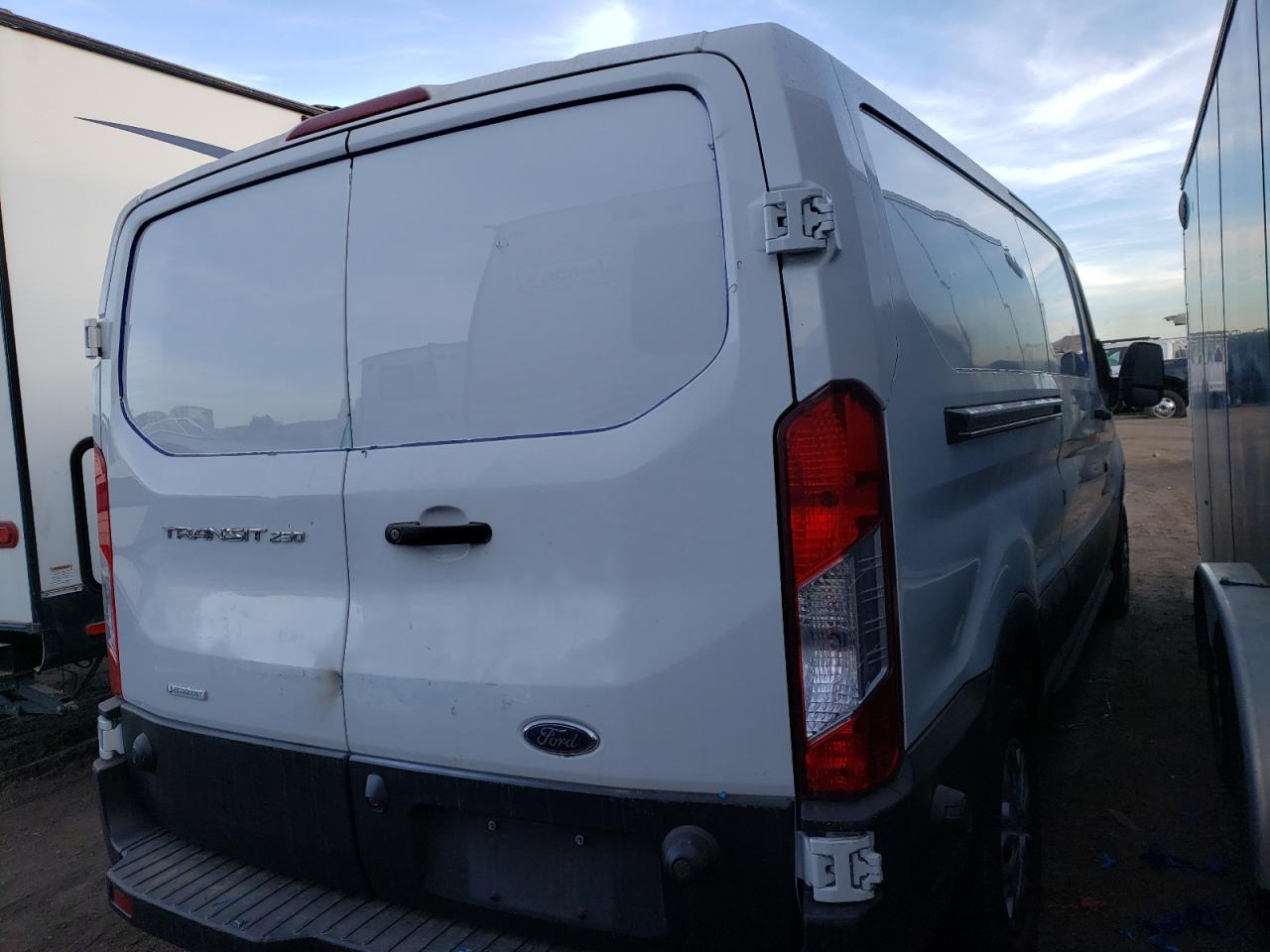 Image 3 of 2019 FORD TRANSIT T-250 2019 with VIN 1FTYR2YG1KKA82138