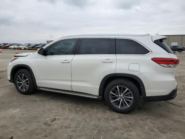 Image 2 of 2018 TOYOTA HIGHLANDER SE 2018 with VIN 5TDJZRFHXJS548436