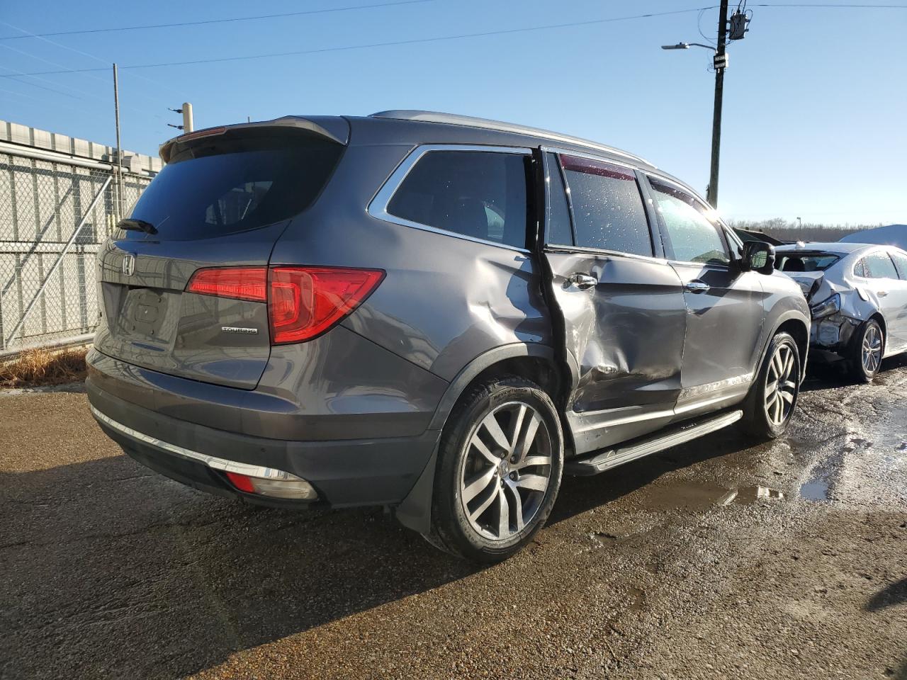 Image 3 of 2017 HONDA PILOT TOURING 2017 with VIN 5FNYF5H97HB044799