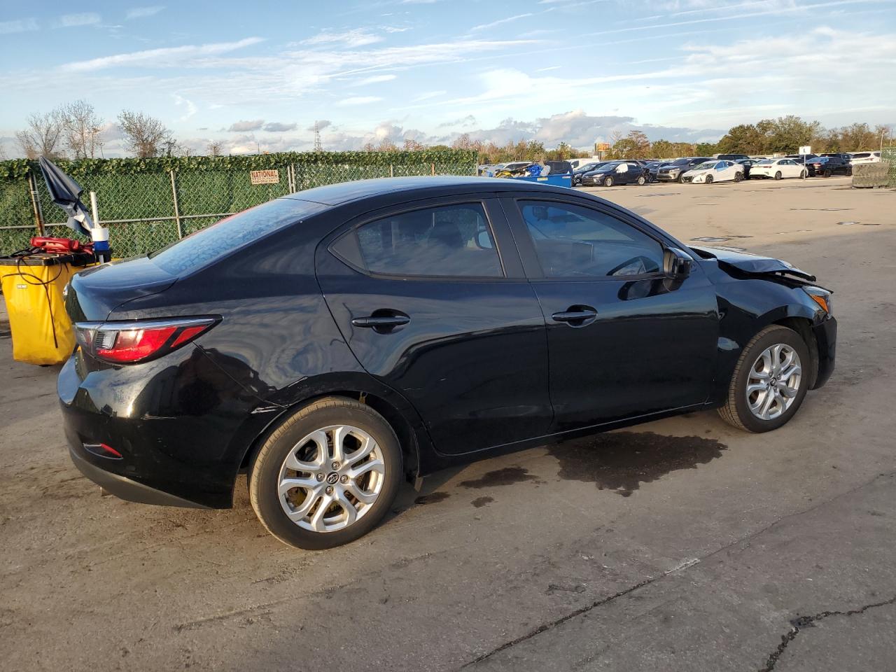Obraz 3 z 2017 TOYOTA YARIS IA  2017 z VIN 3MYDLBYV0HY190146