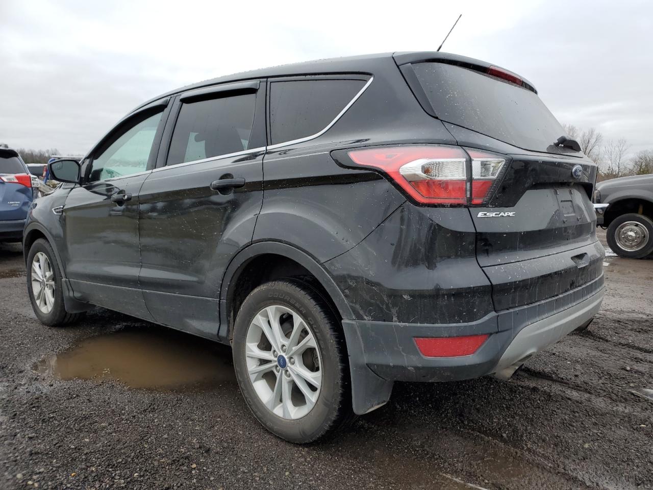 Image 2 of 2017 FORD ESCAPE SE 2017 with VIN 1FMCU9GD3HUC62142
