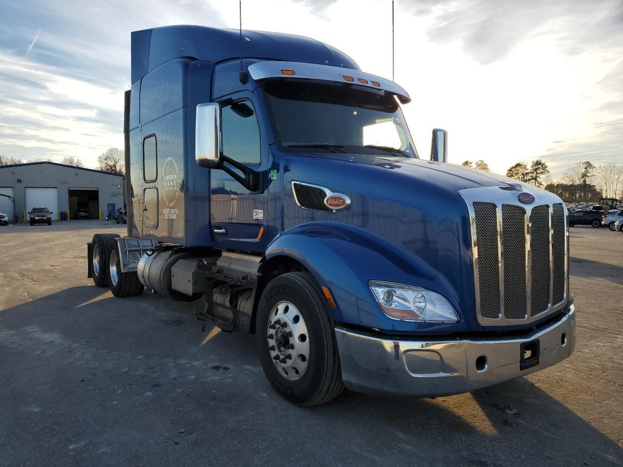 Obraz 1 z 2017 PETERBILT 579  2017 z VIN 1XPBD49X2HD443256