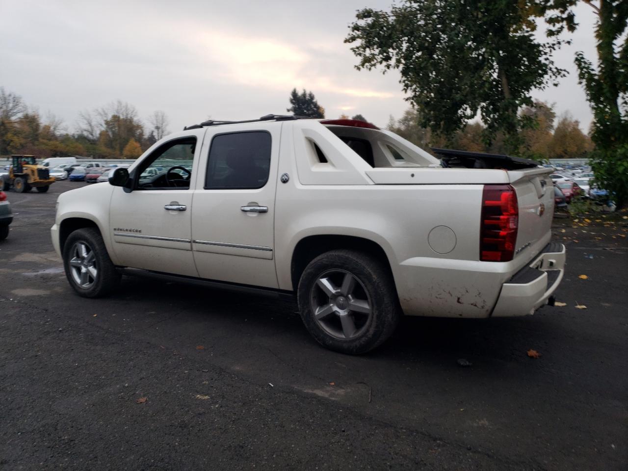 Image 2 of 2013 CHEVROLET AVALANCHE LTZ 2013 with VIN 3GNTKGE77DG140139