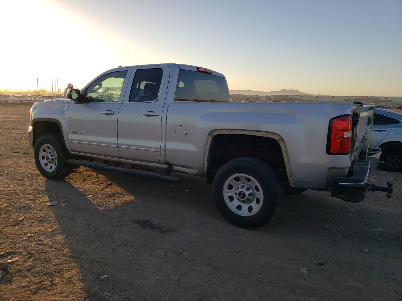 Изображение 2 2018 GMC SIERRA K2500 SLE 2018 с VIN 1GT22SEG3JZ298416