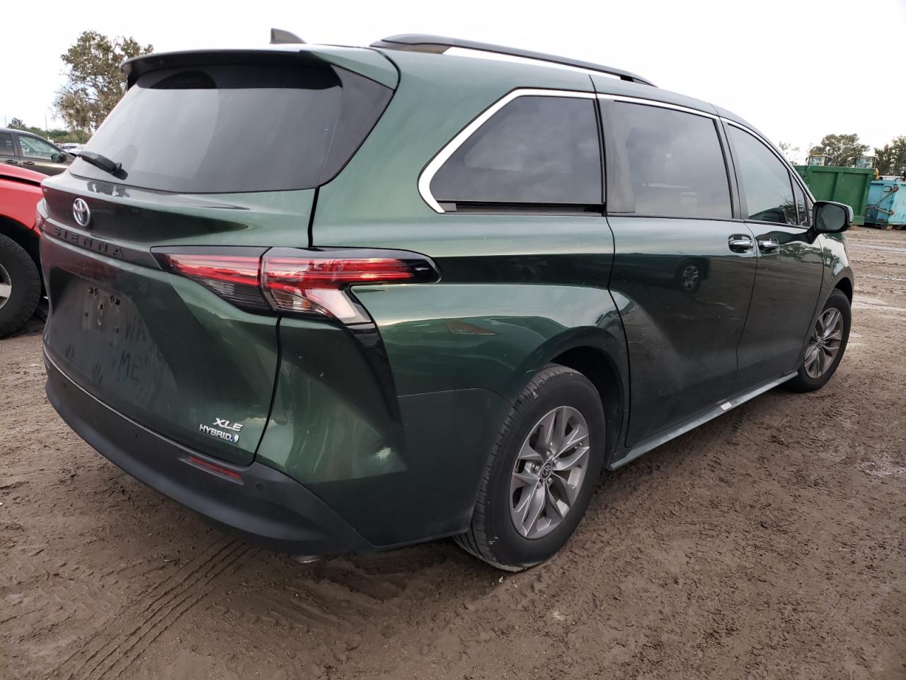 Image 3 of 2022 TOYOTA SIENNA XLE 2022 with VIN 5TDYRKEC0NS102930