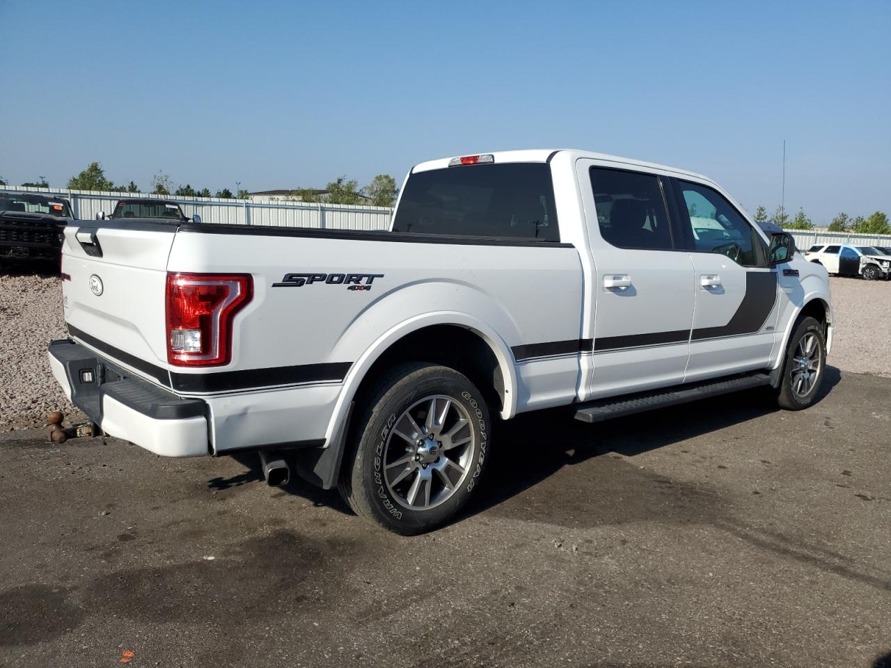 Image 3 of Ford F150 Supercrew 2016 with VIN 1FTFW1EG4GFD02158