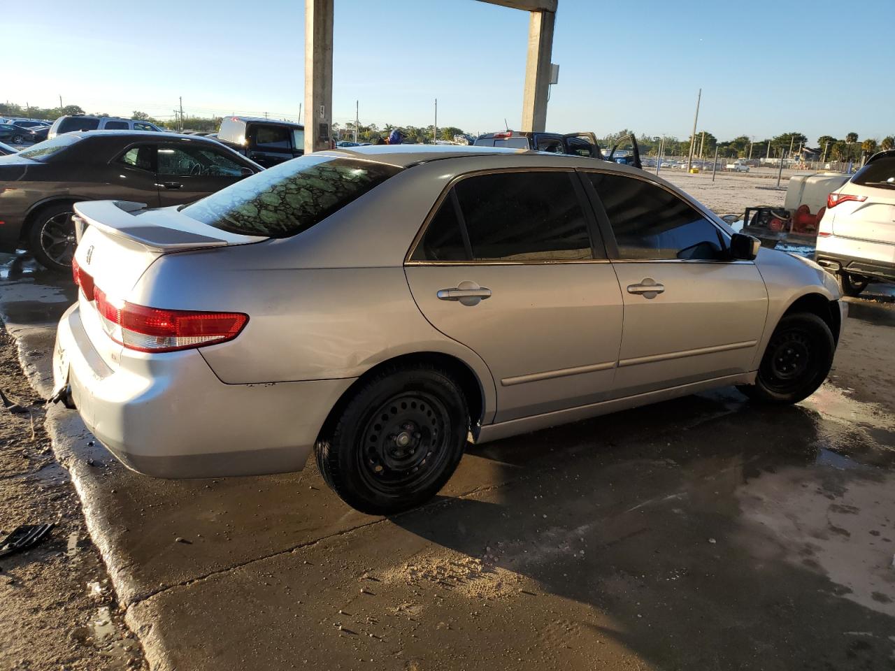 Image 3 of 2004 HONDA ACCORD EX 2004 with VIN 1HGCM566X4A146501