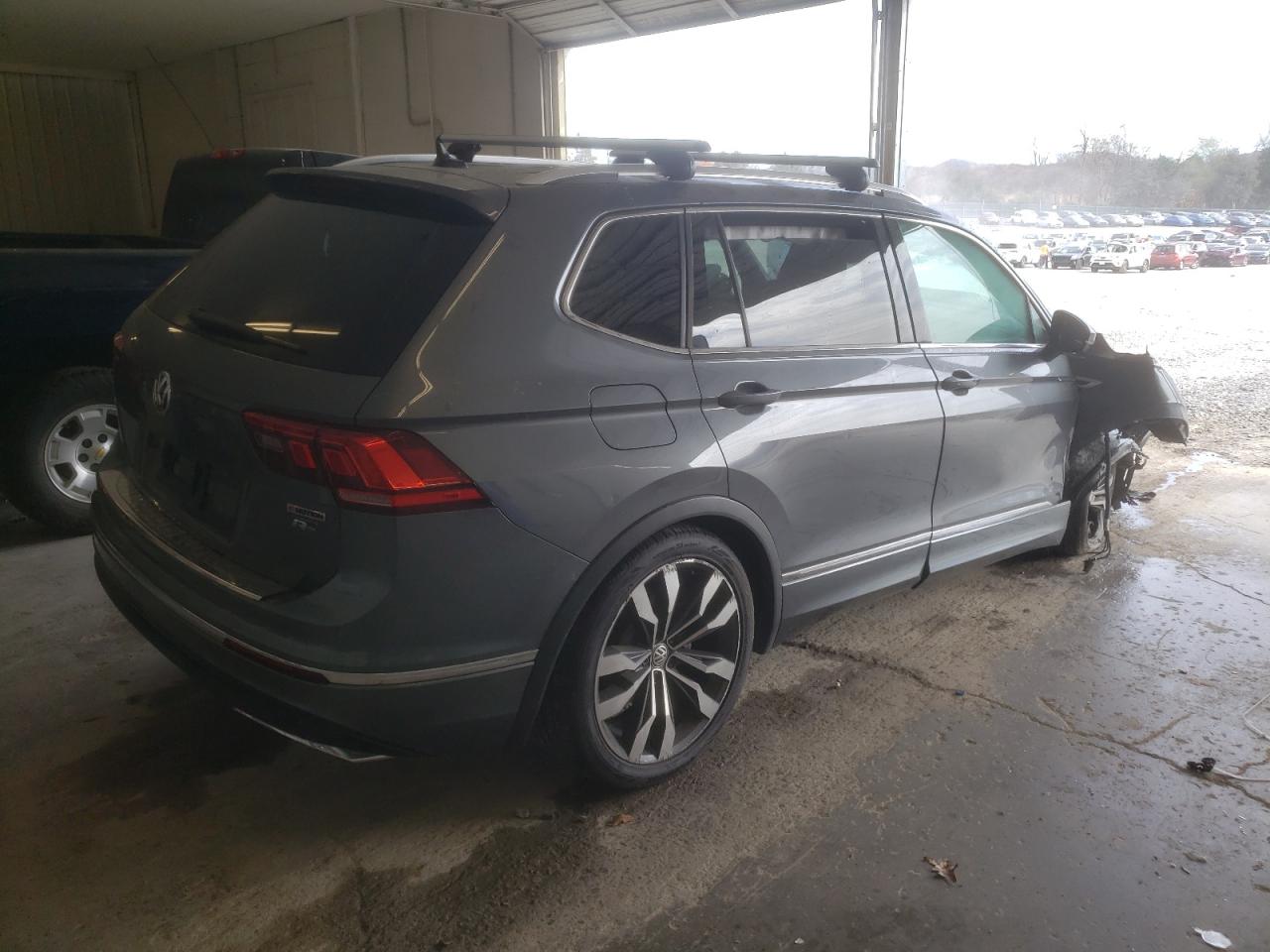 Изображение 3 2020 VOLKSWAGEN TIGUAN SEL PREMIUM R-LINE 2020 с VIN 3VV4B7AX1LM062929