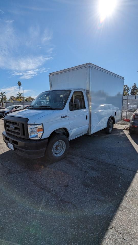 Image 2 of 2023 FORD ECONOLINE E350 SUPER DUTY CUTAWAY VAN 2023 with VIN 1FDWE3FKXPDD21094