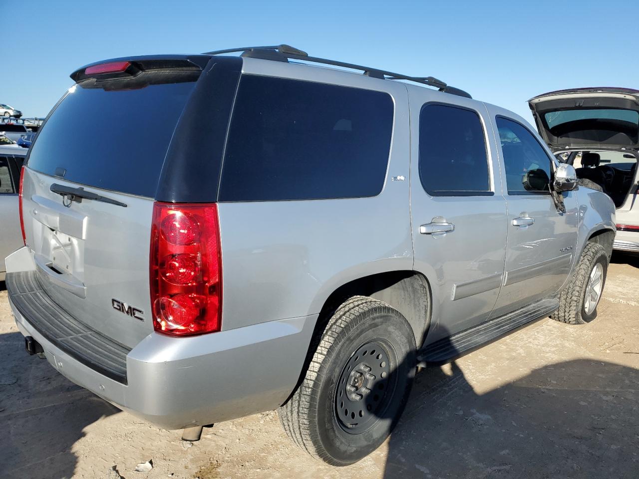 Image 3 of 2014 GMC YUKON SLT 2014 with VIN 1GKS2CE08ER143086