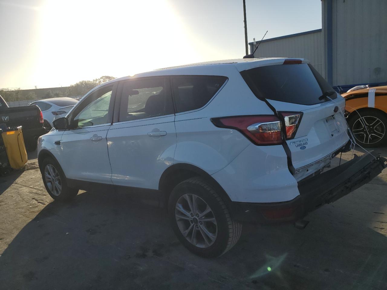 Obraz 2 z 2017 FORD ESCAPE SE 2017 z VIN 1FMCU0GD4HUB96504