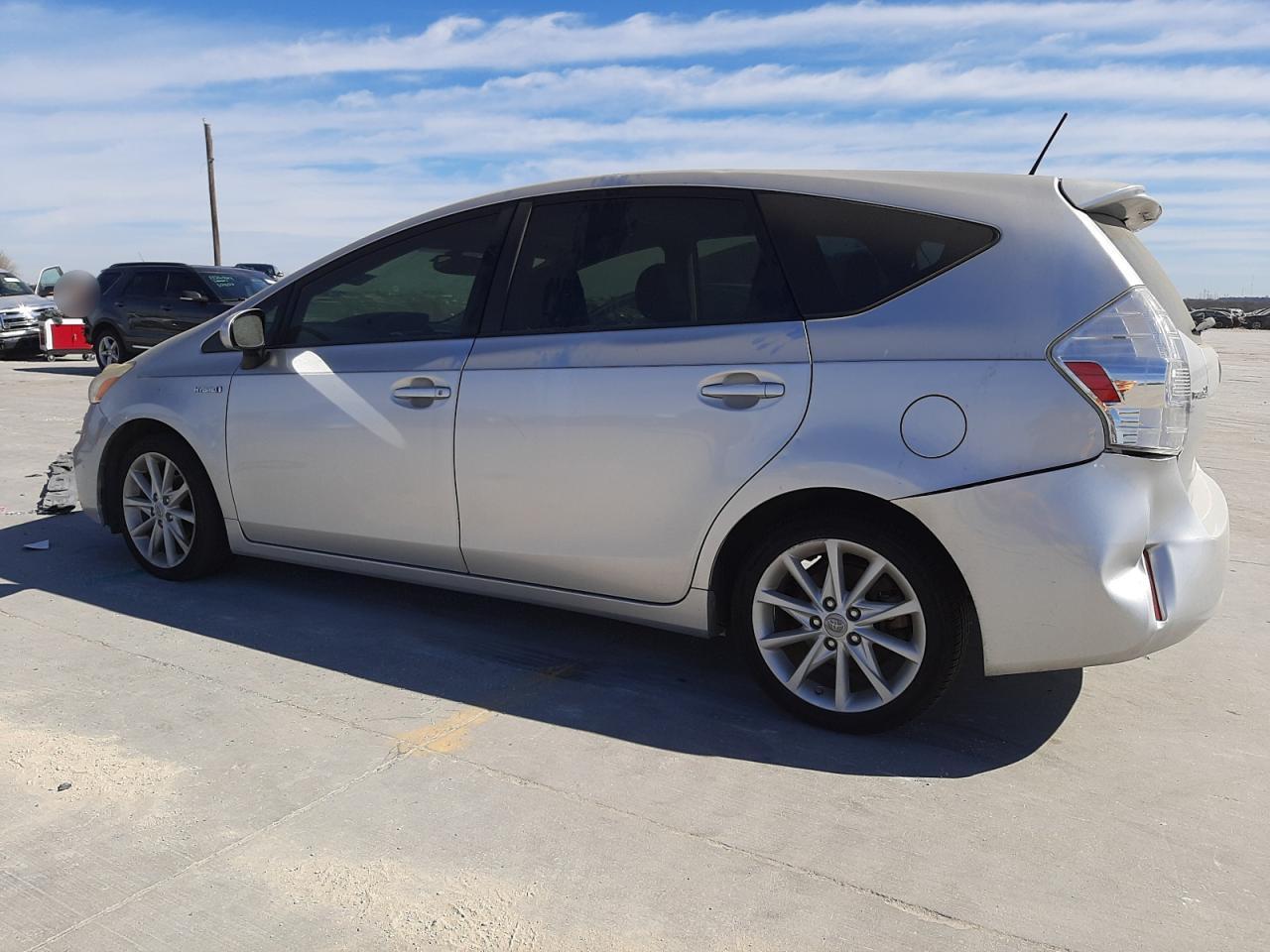 Image 2 of 2012 TOYOTA PRIUS V  2012 with VIN JTDZN3EUXC3030793