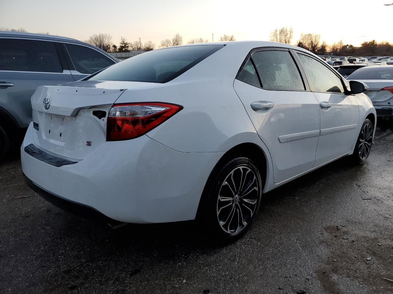 Image 3 of 2014 TOYOTA COROLLA L 2014 with VIN 2T1BURHE9EC134651