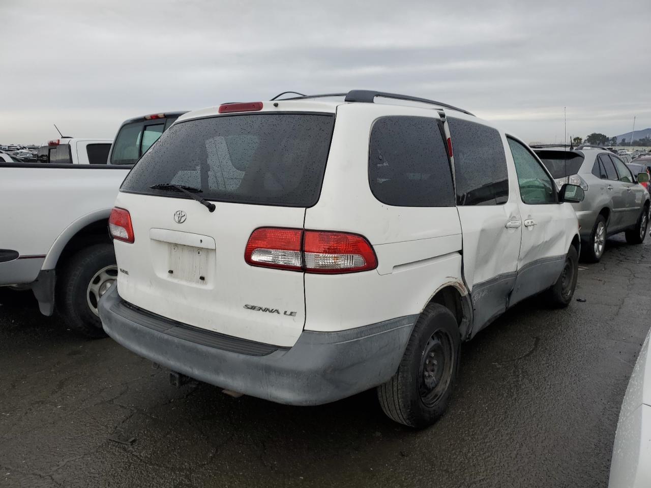 Image 3 of 2001 TOYOTA SIENNA LE 2001 with VIN 4T3ZF13C71U345864