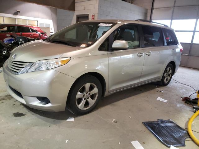 2017 TOYOTA SIENNA LE 2017 image