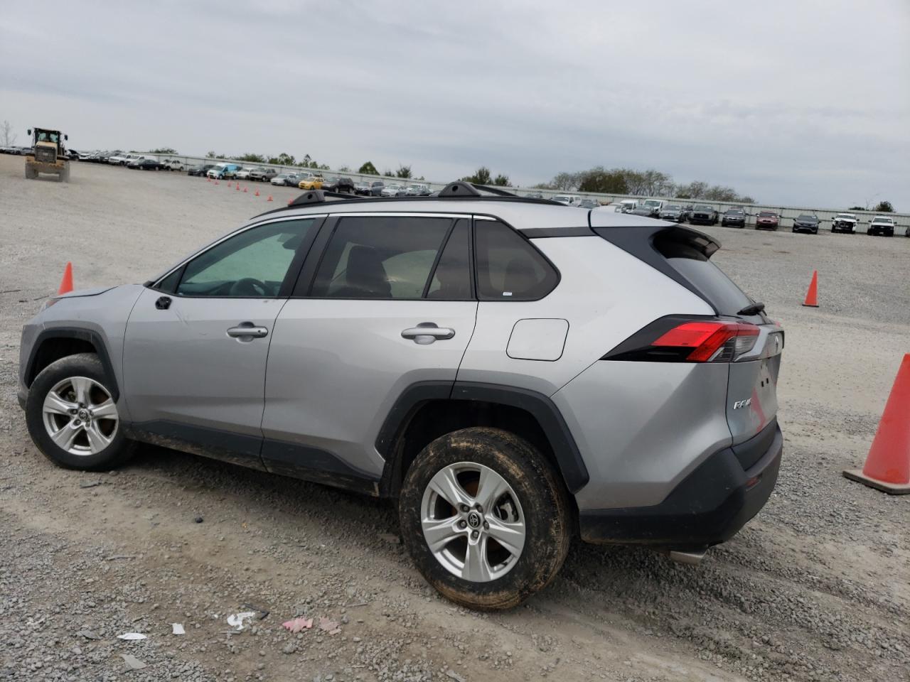 Изображение 2 2021 TOYOTA RAV4 XLE 2021 с VIN 2T3W1RFVXMC117621