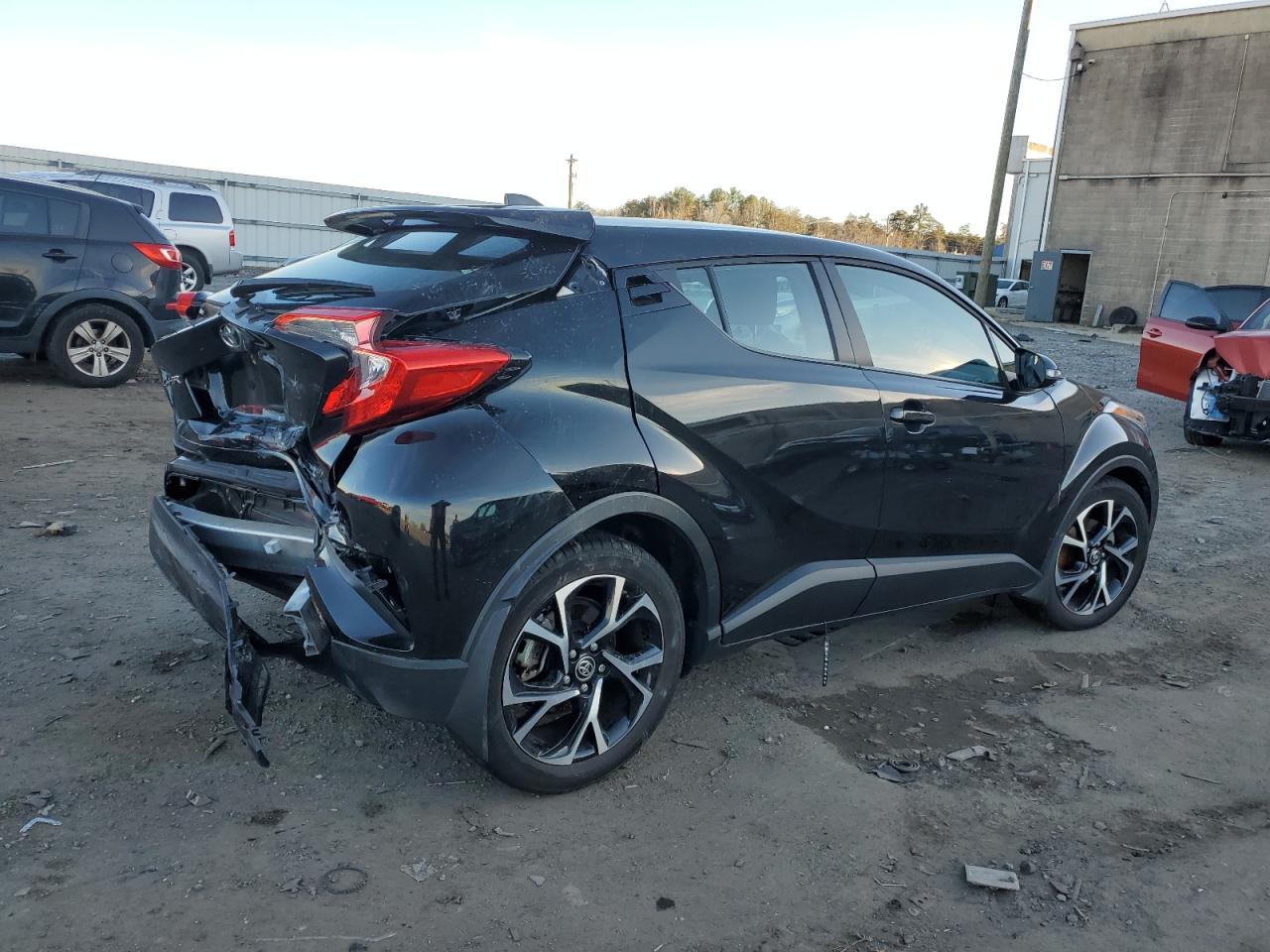 Изображение 3 2021 TOYOTA C-HR XLE 2021 с VIN NMTKHMBX8MR123422