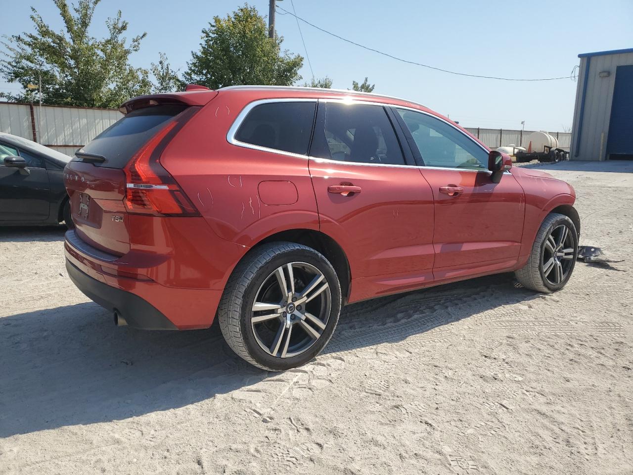 Image 3 of 2020 VOLVO XC60 T5 MOMENTUM 2020 with VIN YV4102RK2L1483202