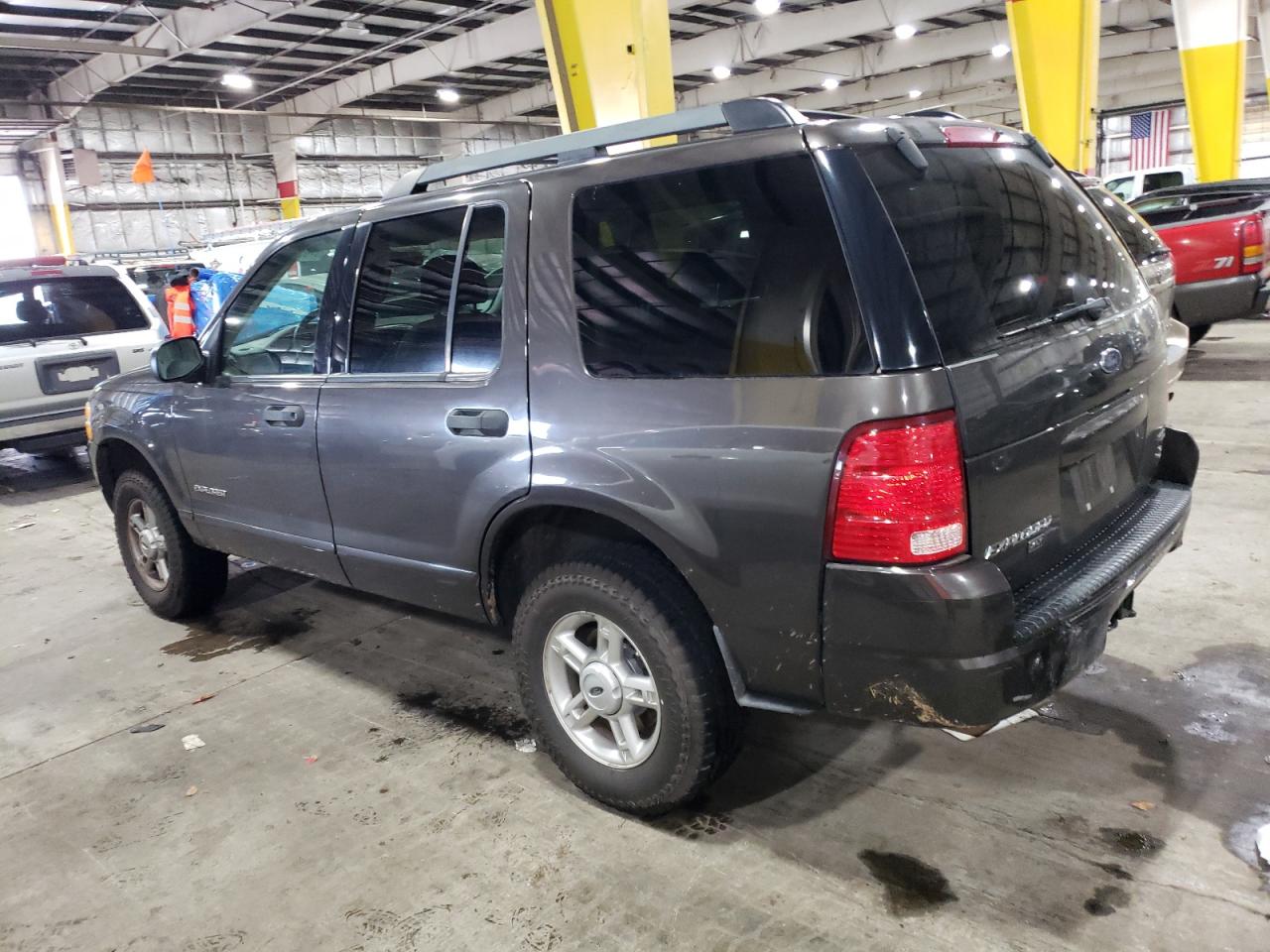 Image 2 of 2005 FORD EXPLORER XLT 2005 with VIN 1FMZU73W55UB11983