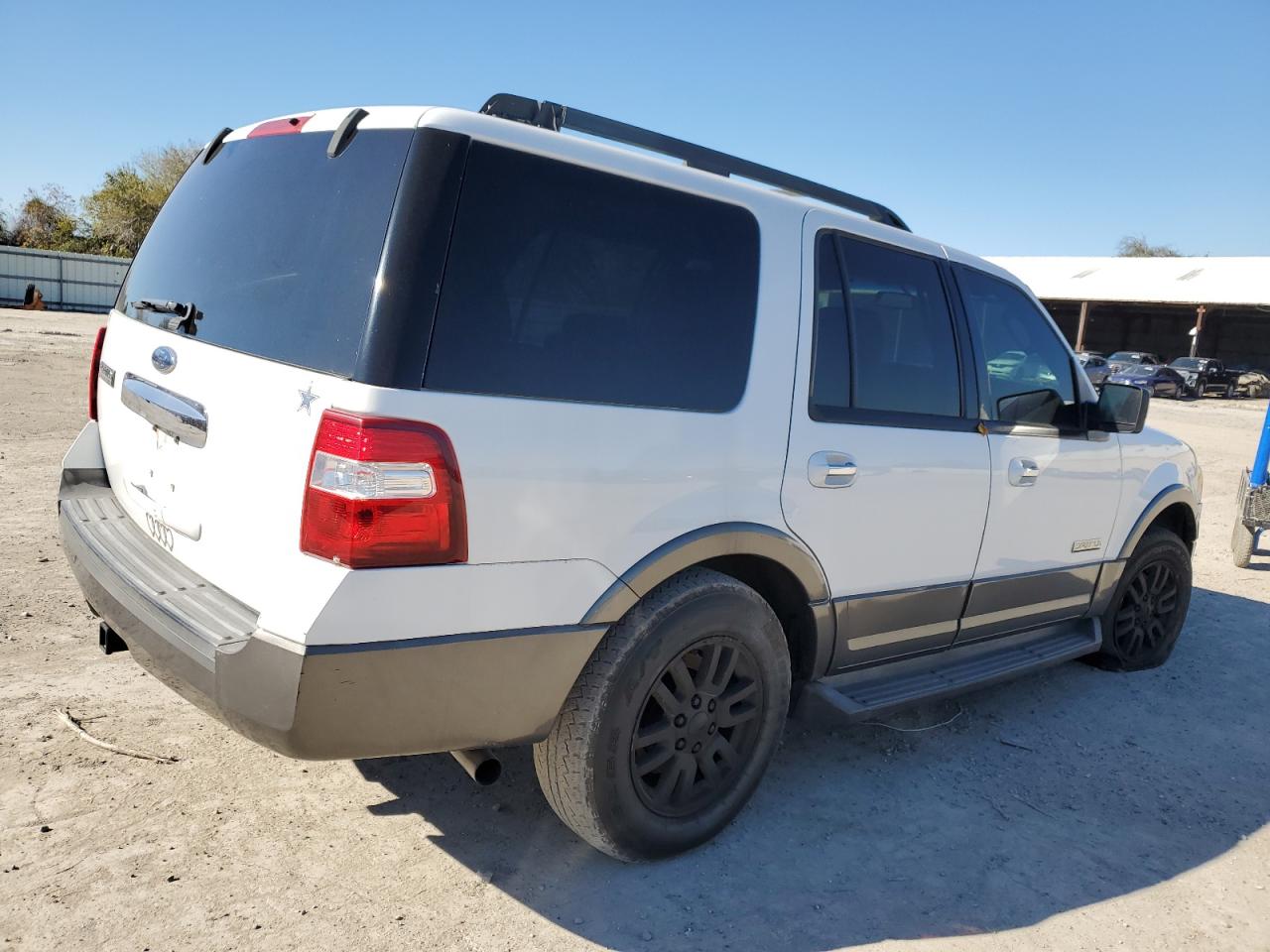 Image 3 of 2007 FORD EXPEDITION XLT 2007 with VIN 1FMFU15547LA64569