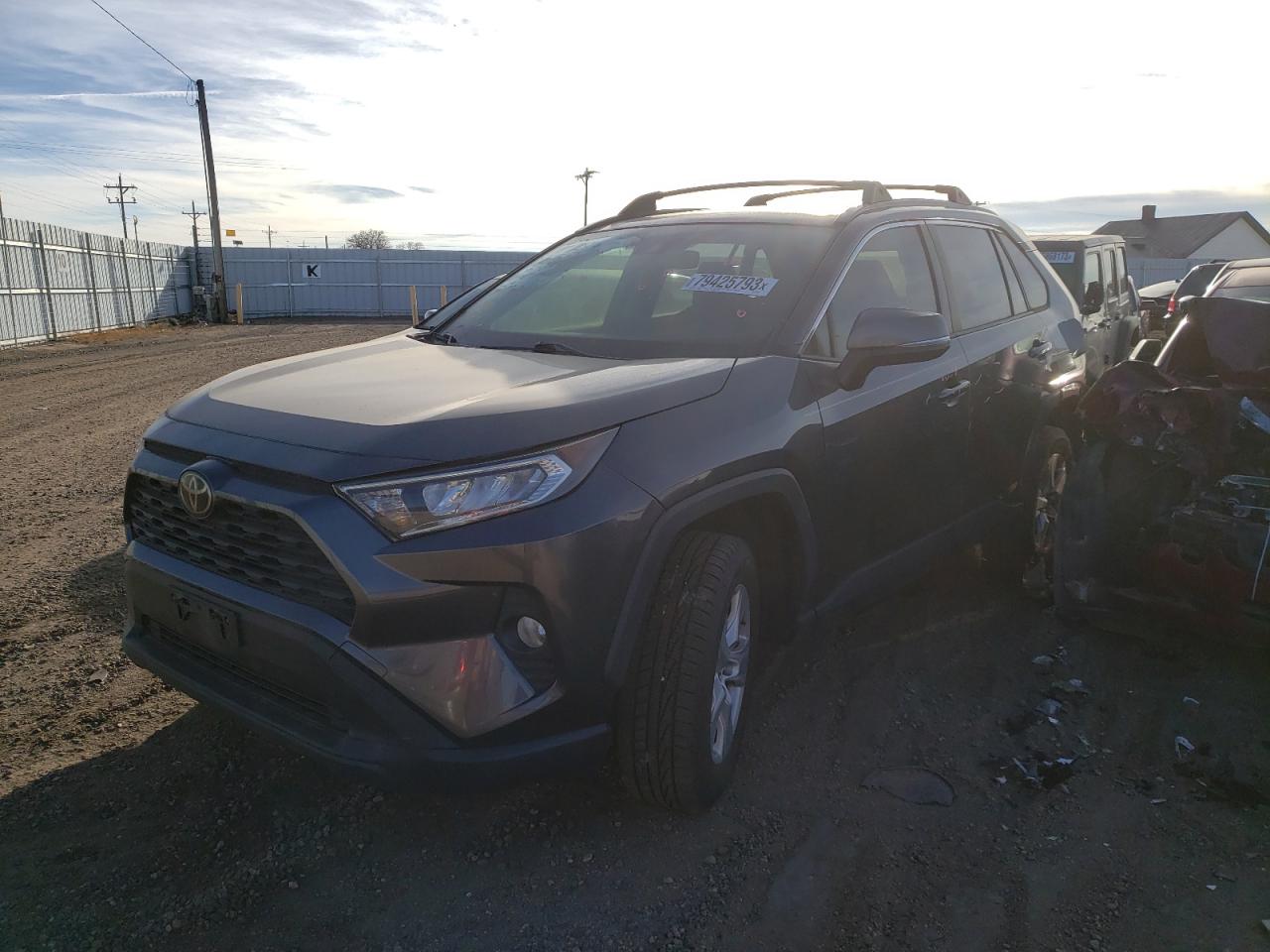 Obraz 1 z 2019 TOYOTA RAV4 XLE 2019 z VIN JTMP1RFV5KD027306