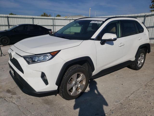 Изображение 1 2020 TOYOTA RAV4 XLE 2020 с VIN JTMP1RFV0LD058948