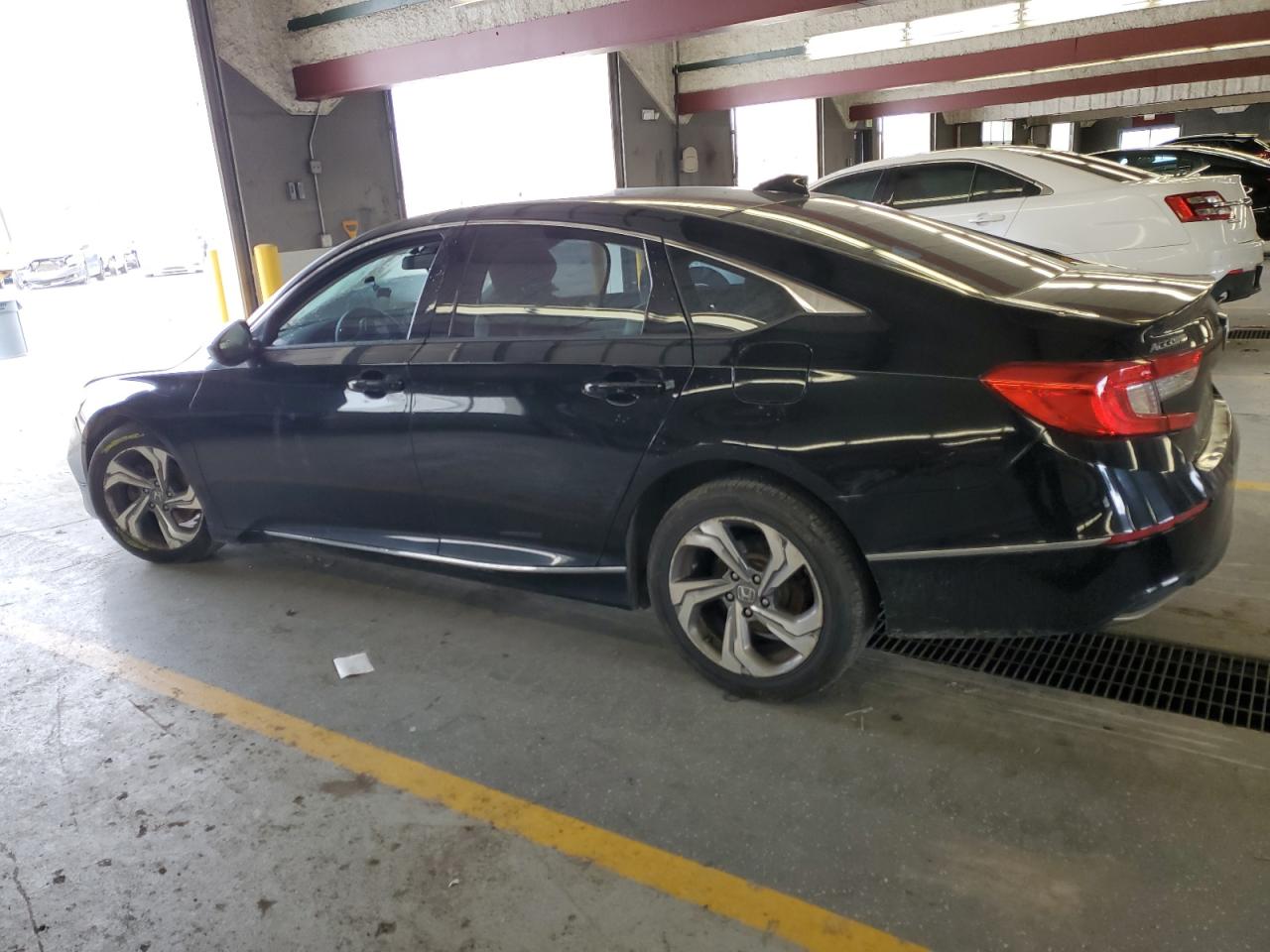 Изображение 2 2018 HONDA ACCORD EX 2018 с VIN 1HGCV1F40JA232724