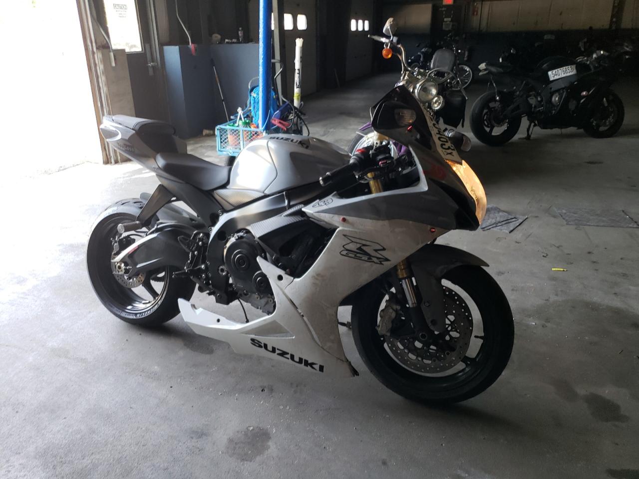 Image 1 of 2022 SUZUKI GSX-R750  2022 with VIN JS1GR7MA9N7101501