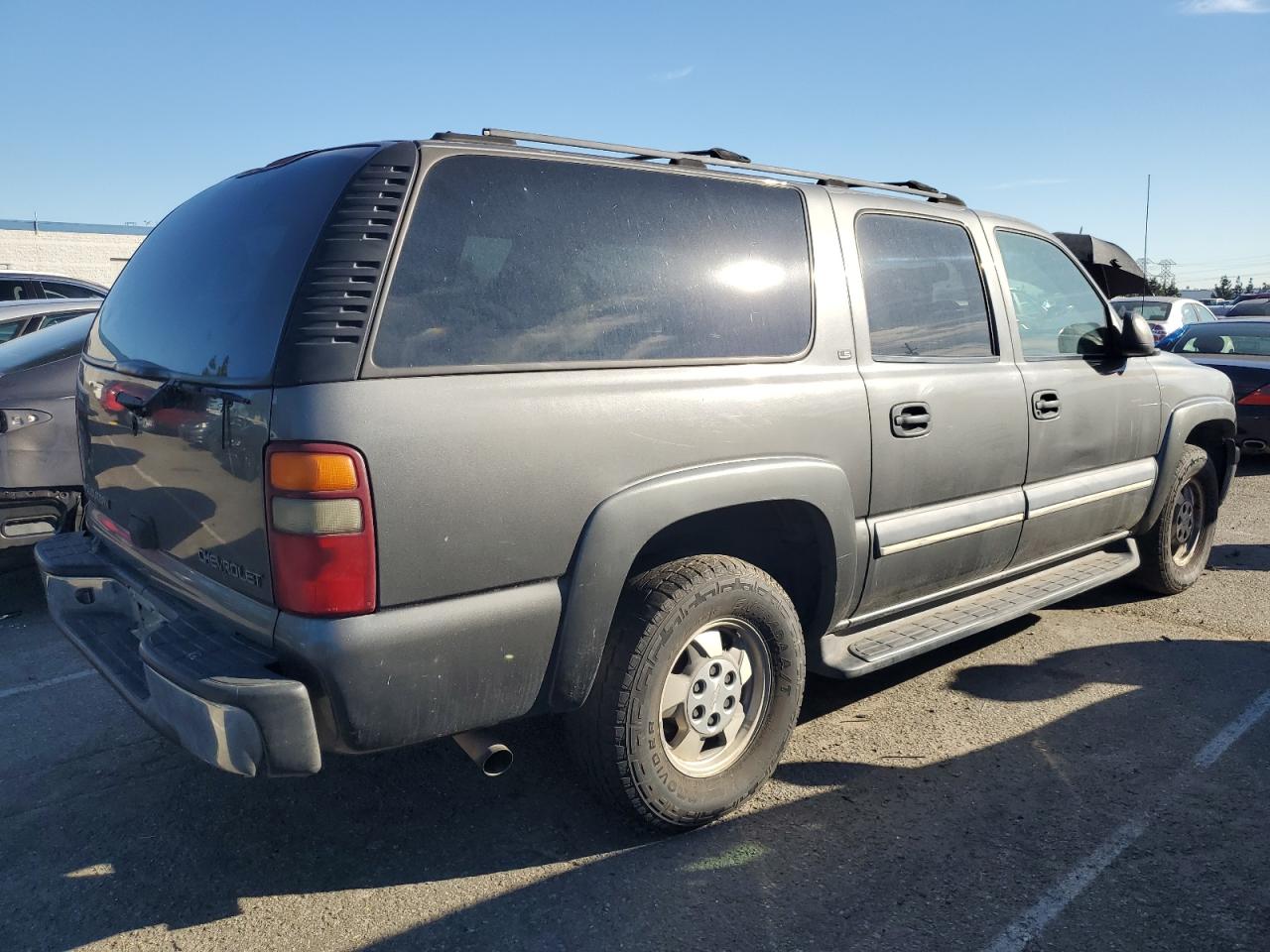 Image 3 of 2002 CHEVROLET SUBURBAN C1500 2002 with VIN 1GNEC16T12J152362