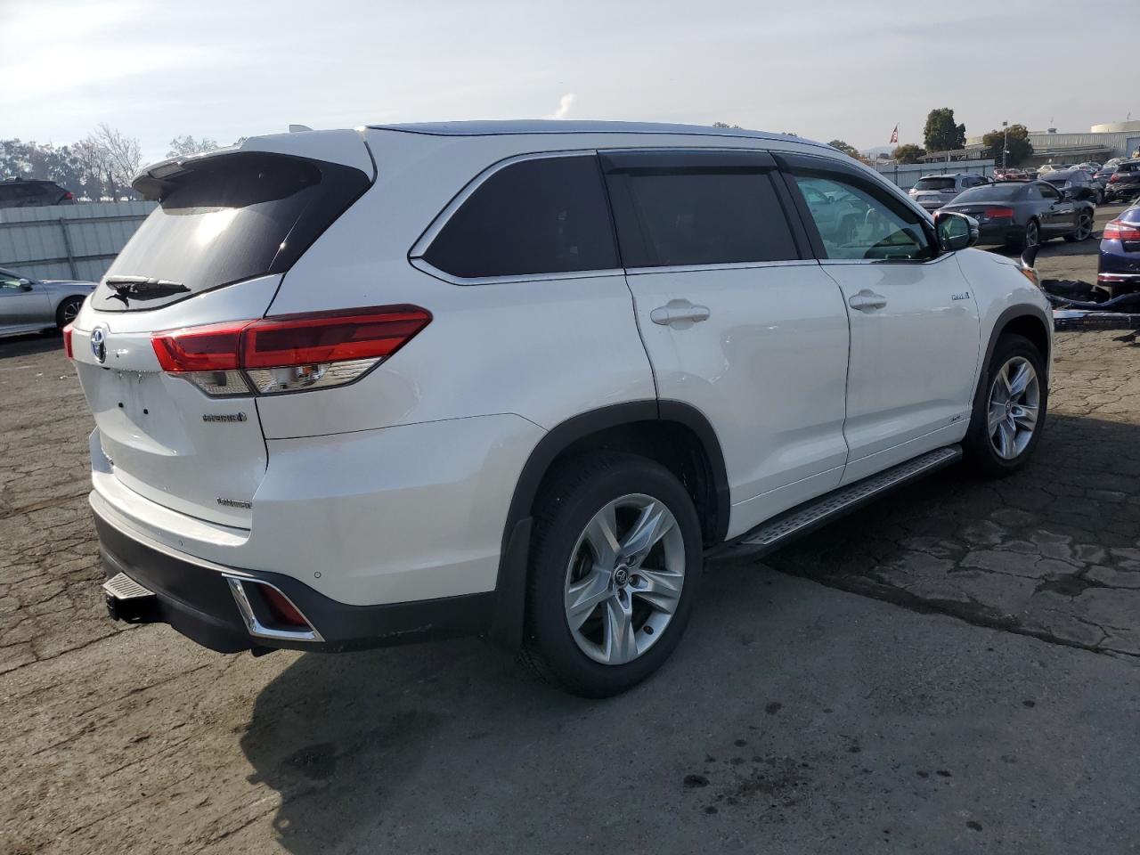 Изображение 3 2019 TOYOTA HIGHLANDER HYBRID LIMITED 2019 с VIN 5TDDGRFH4KS066405