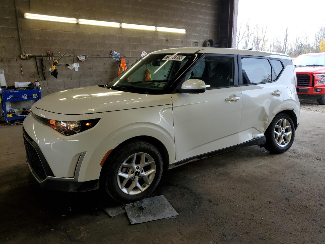 Obraz 1 z 2023 KIA SOUL LX 2023 z VIN KNDJ23AU7P7869620