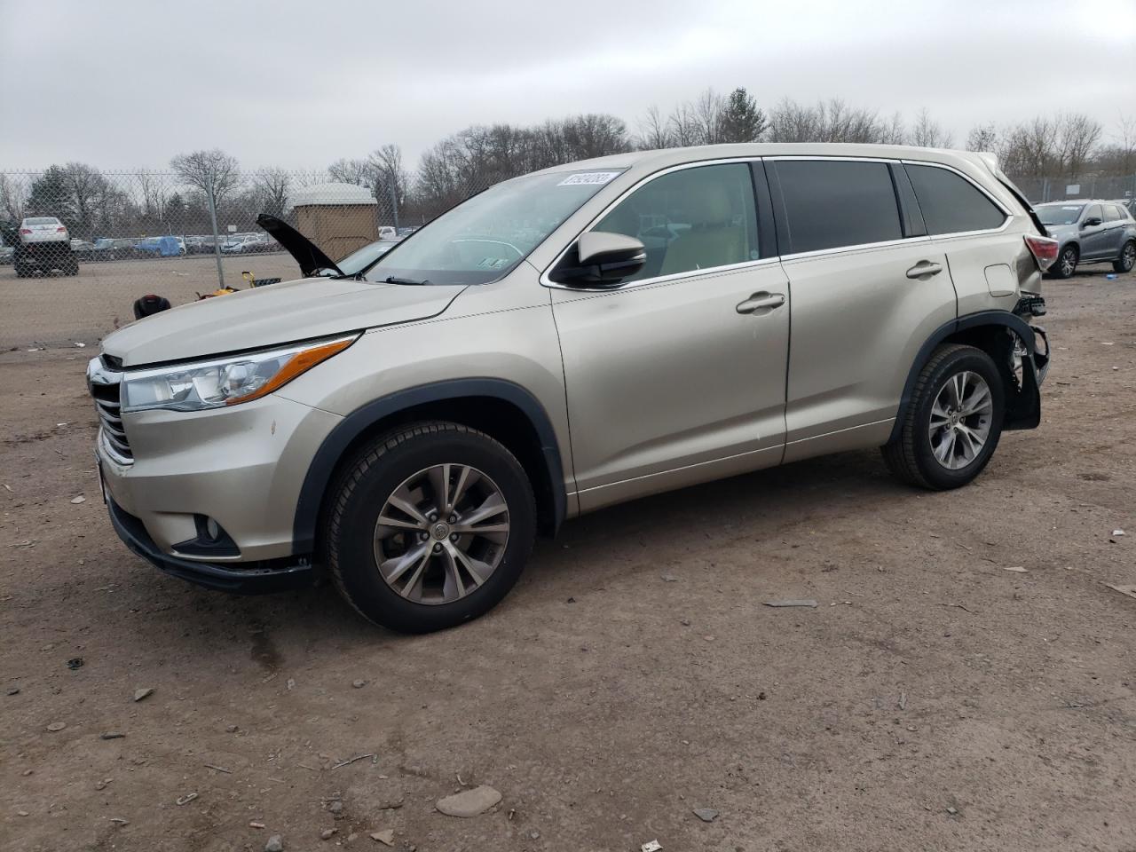 2015 TOYOTA HIGHLANDER LE 2015 image