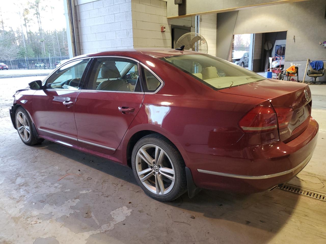 Obraz 2 z 2015 VOLKSWAGEN PASSAT SEL 2015 z VIN 1VWCV7A30FC066813