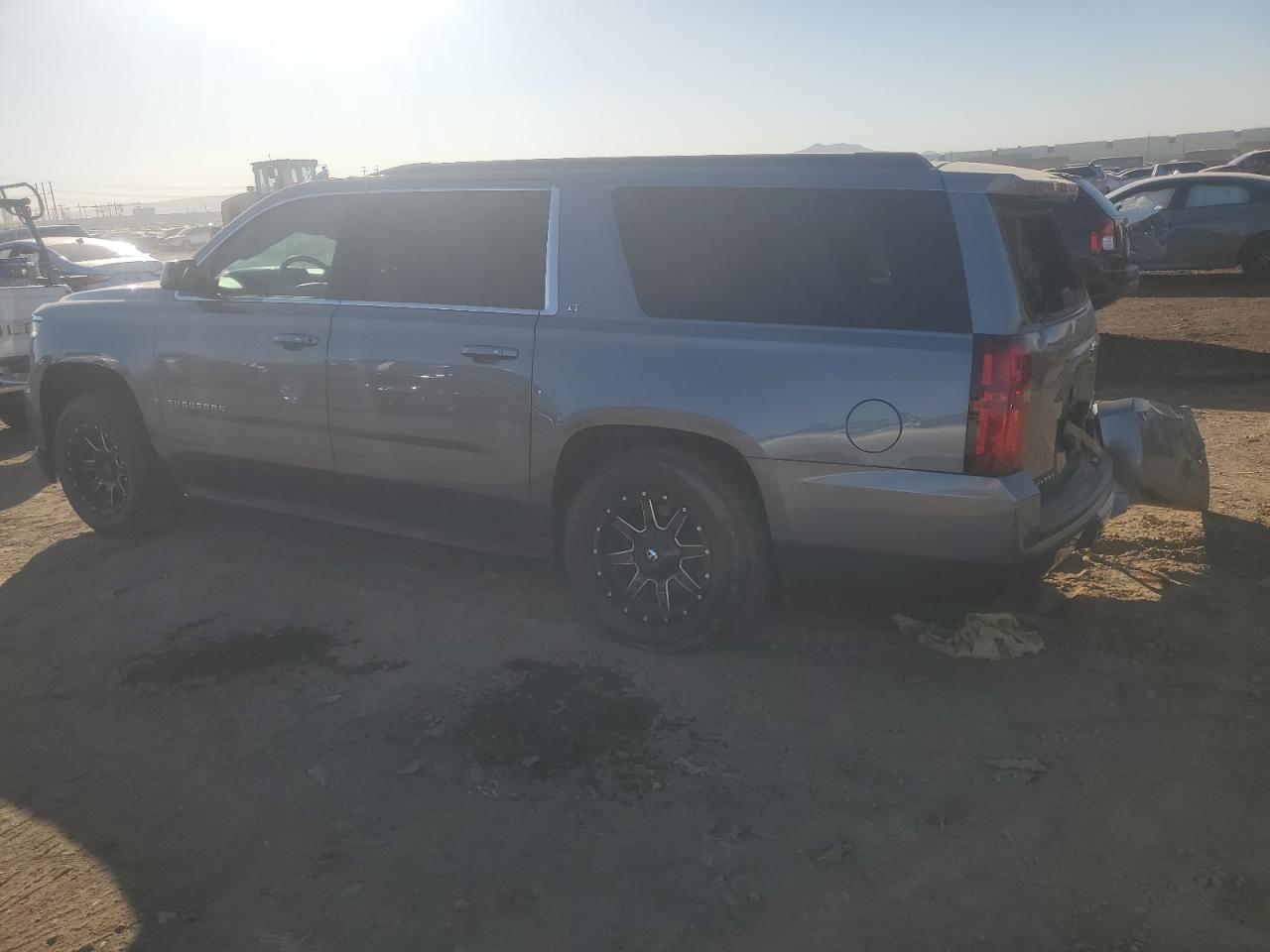 Image 2 of 2019 CHEVROLET SUBURBAN C1500 LT 2019 with VIN 1GNSCHKC8KR358037