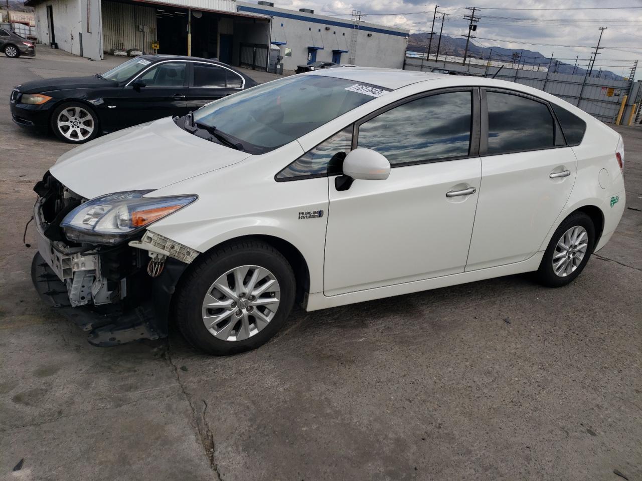 Image 1 of 2014 TOYOTA PRIUS PLUG-IN  2014 with VIN JTDKN3DP5E3060932