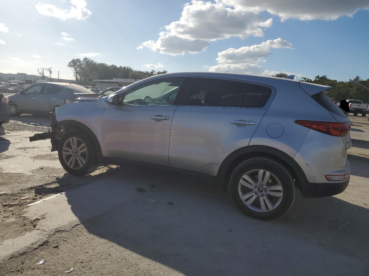 Obraz 2 z Kia Sportage Lx 2018 z VIN KNDPM3AC2J7306218